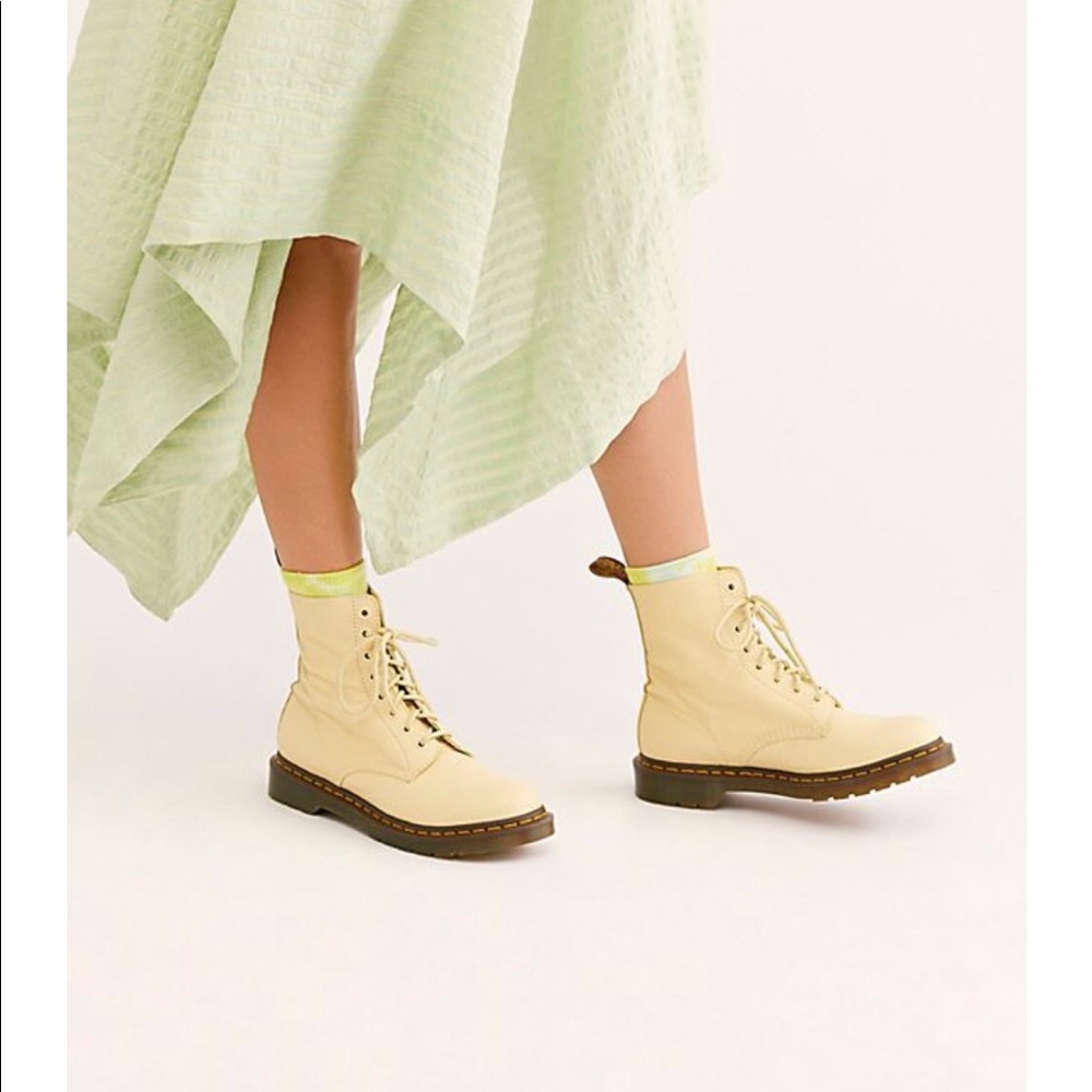 Dr. Martens yellow pastel